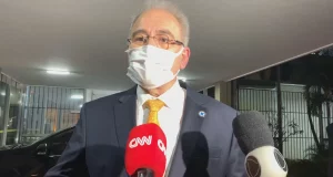 Queiroga deve anunciar fim de emergencia da covid-19