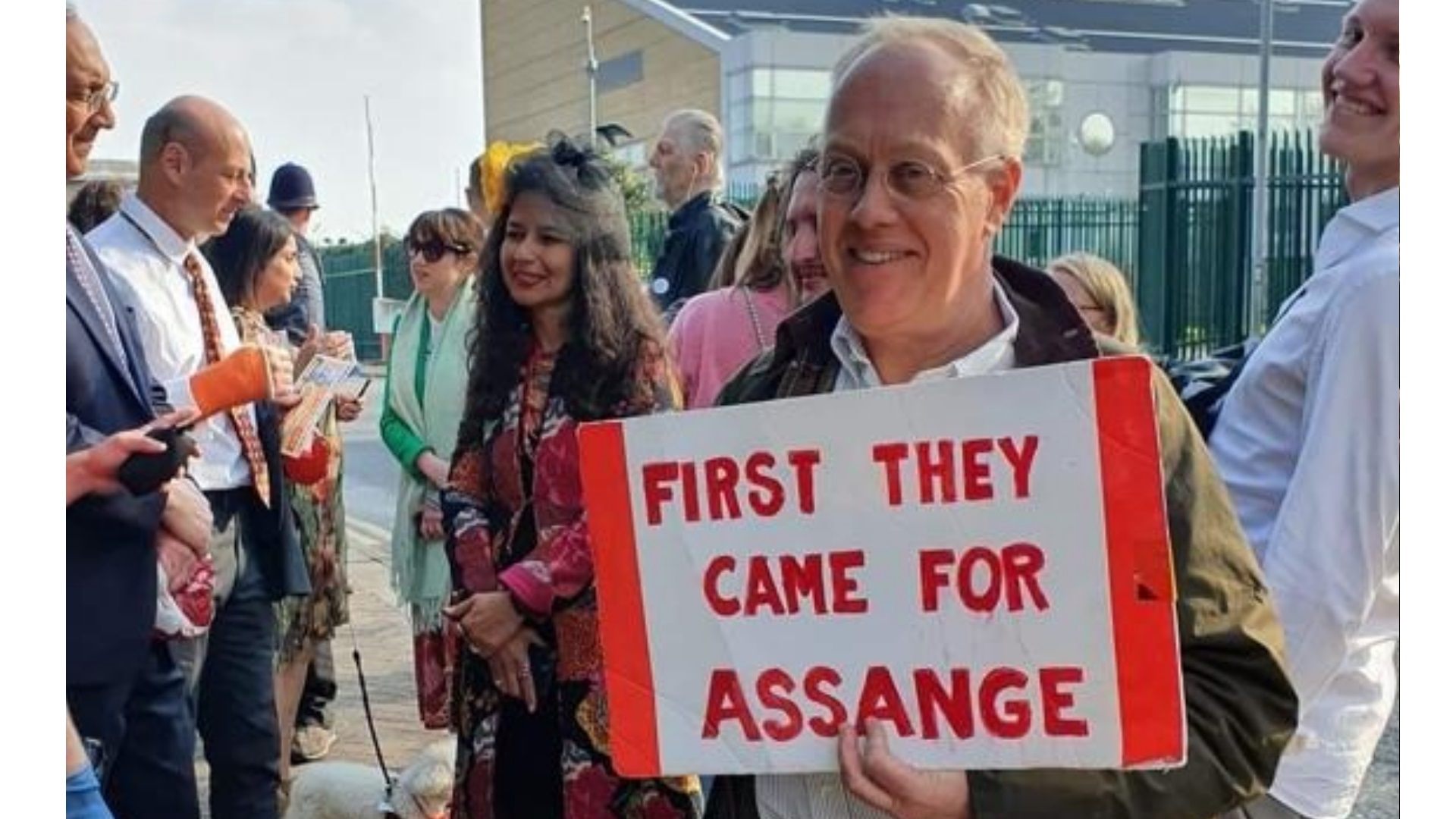 Chris Hedges apoia Assange