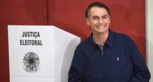 Bolsonaro e urna eletrônica