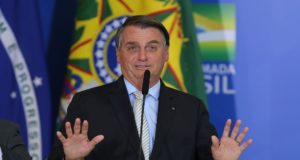 Bolsonaro volta a provocar STF