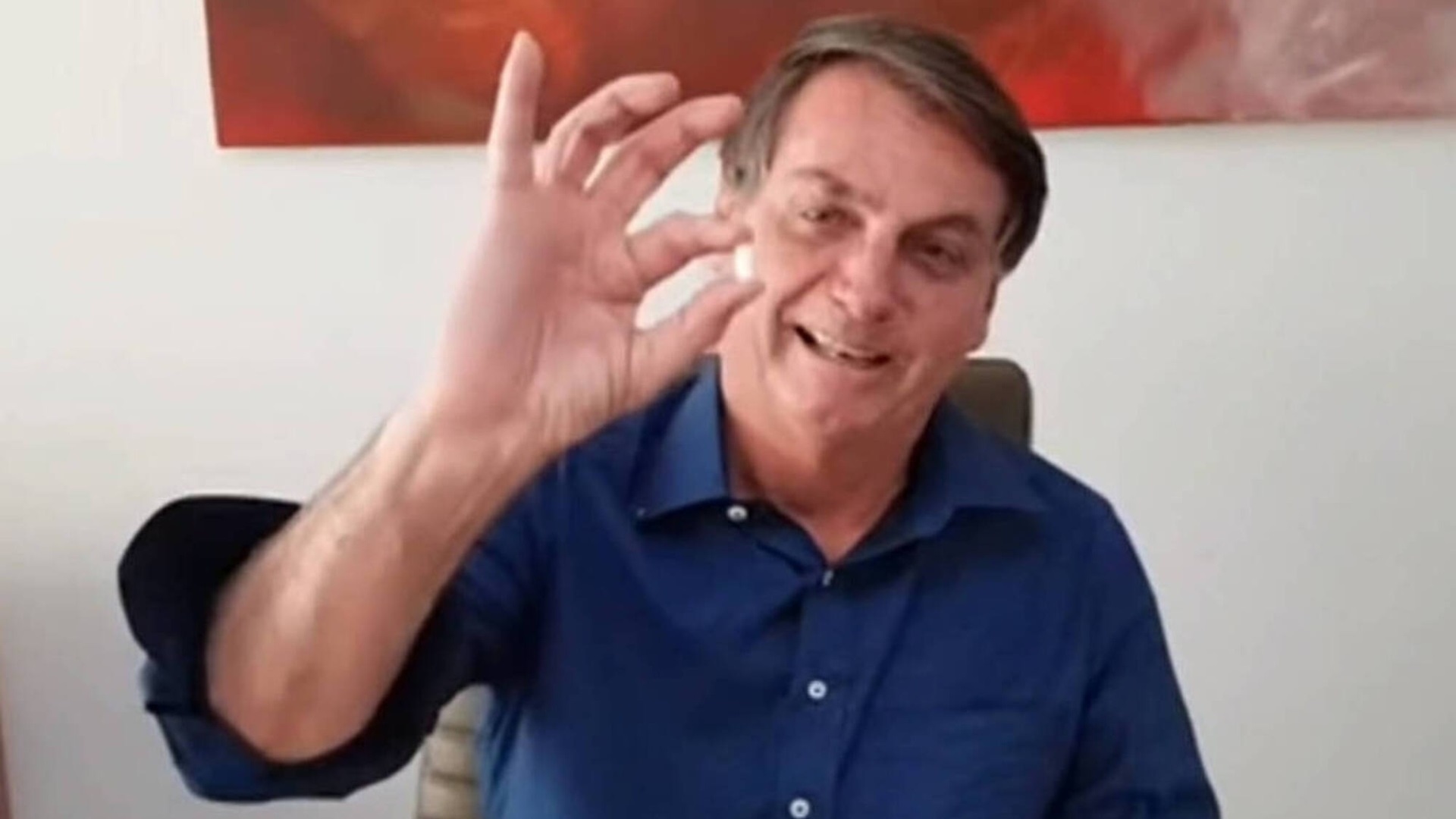 Bolsonaro com comprimido