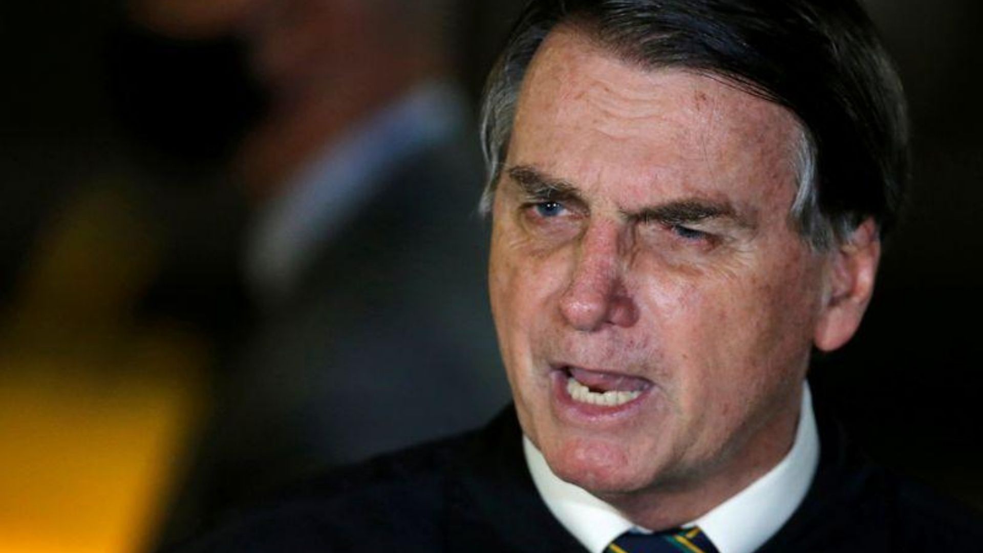 Bolsonaro assinou decreto que perdoa crimes de Daniel Silveira