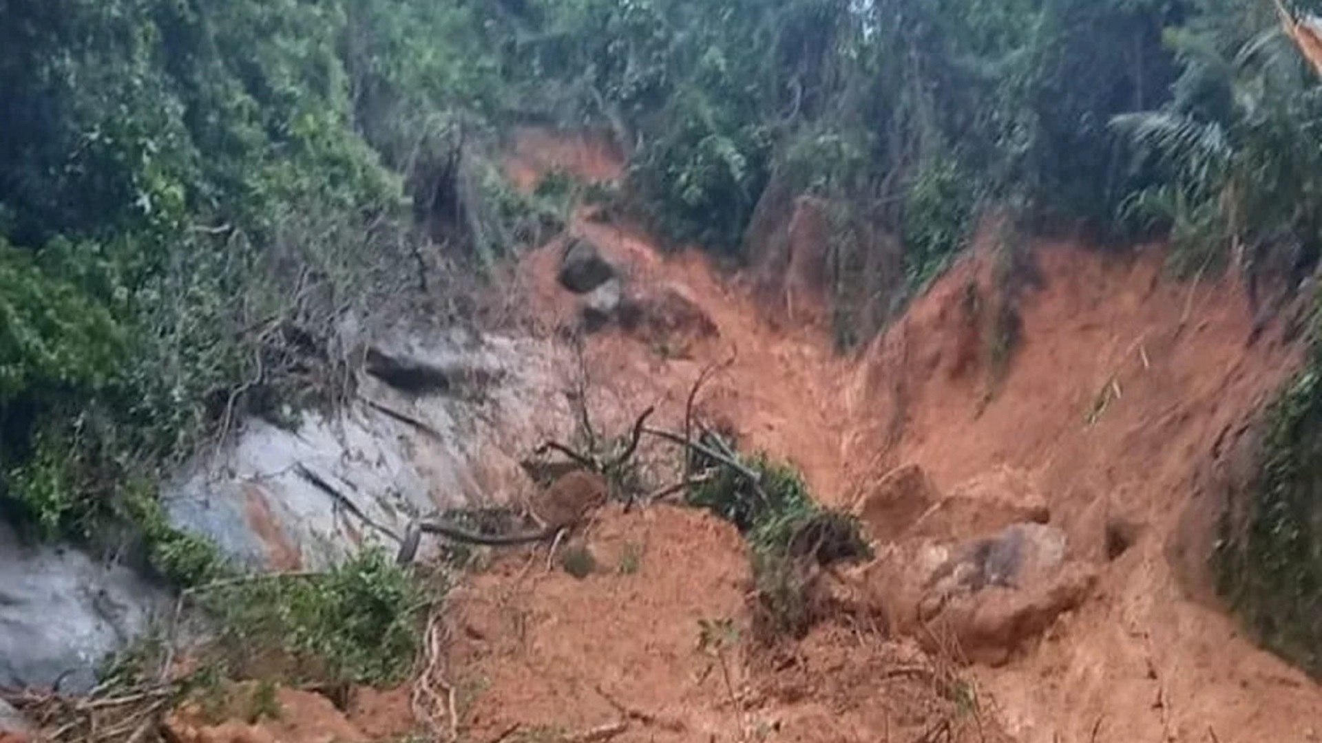 Deslizamento de terra em Paraty