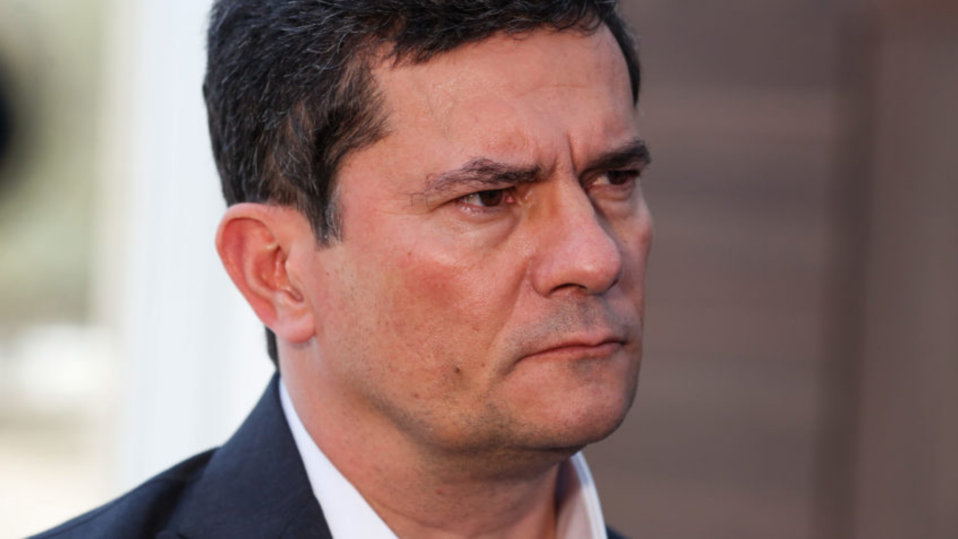 Cantanhêde desiste de Moro: “Tá difícil acompanhar”. Foto de Sergio Moro com lhar desconcertado.