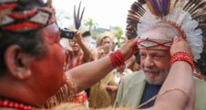 Lula visita ao acampamento terra livre.