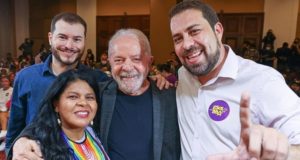 foto de lula com militantes do PSOL