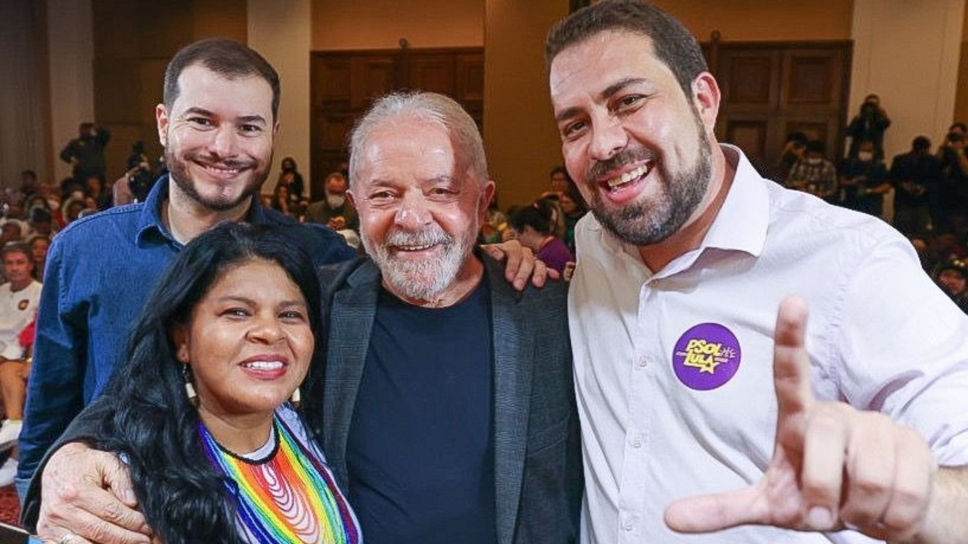 foto de lula com militantes do PSOL