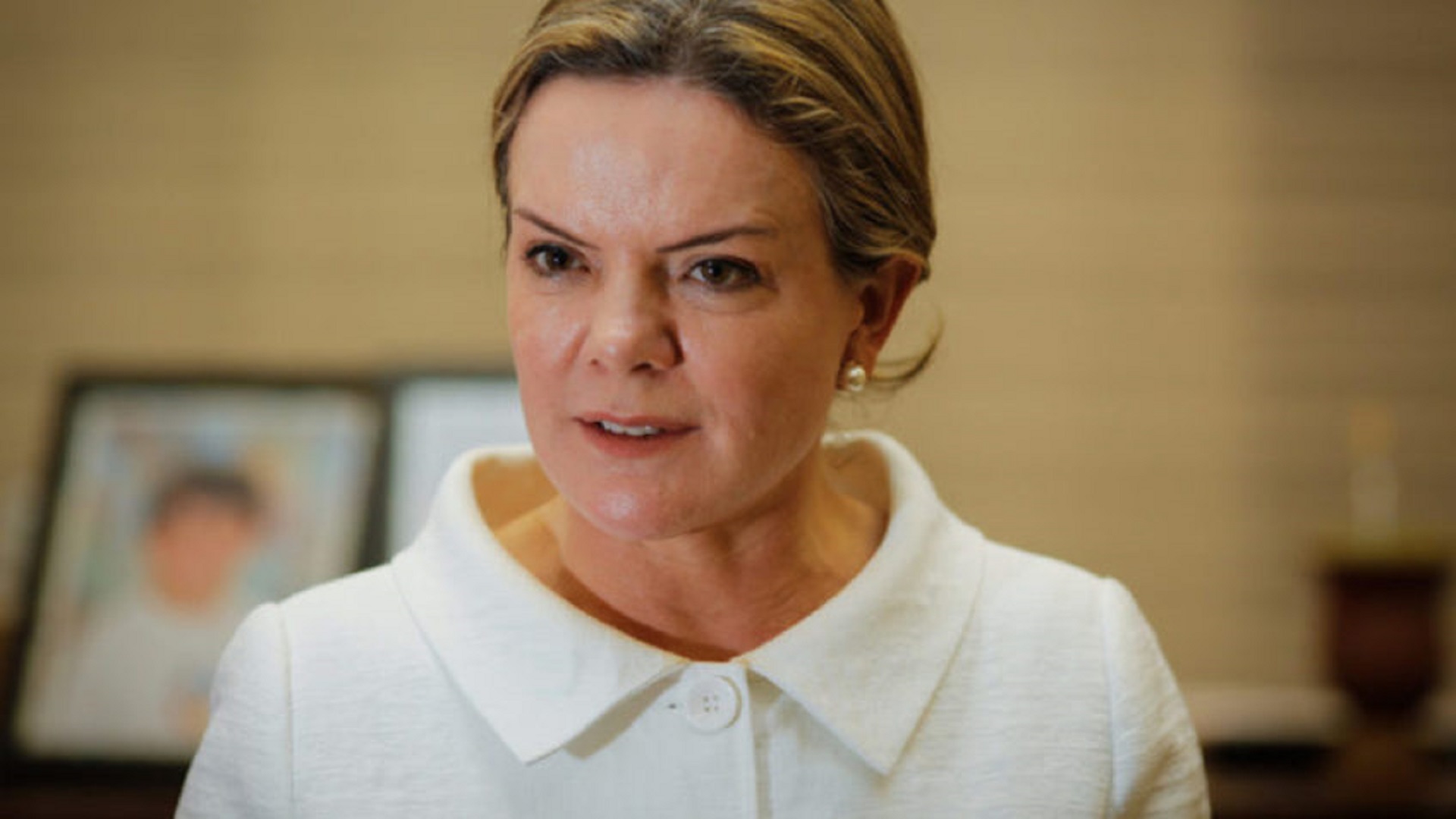 Gleisi Hoffmann se solidariza com Miriam Leitão