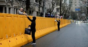 Xangai já registra 3 mortes após surto de covid