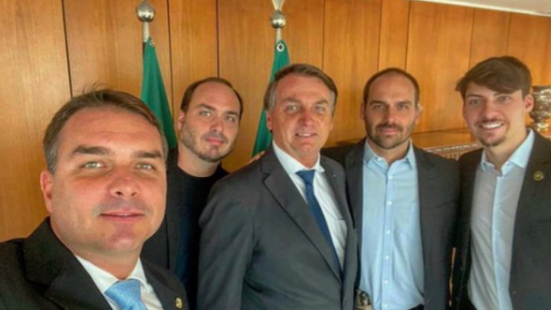 Jair Renan, seu pai e seus irmãos