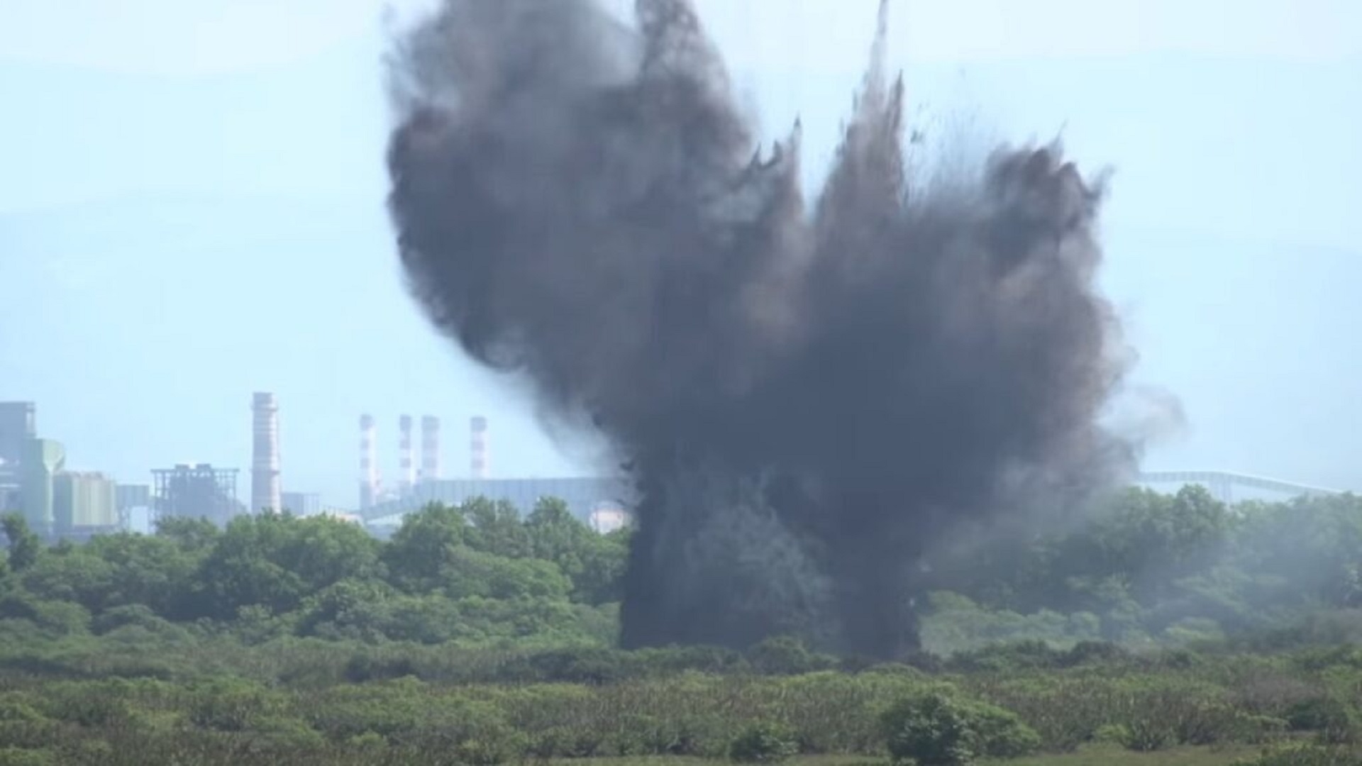 Força Aérea lança bombas