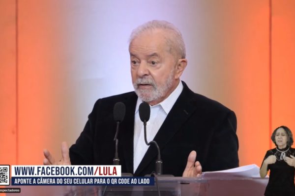 Lula durante coletiva
