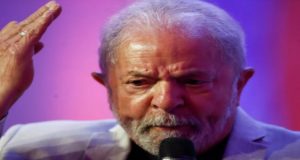 Homem pede perdão a Lula