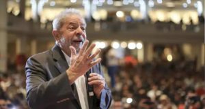 Lula discursa