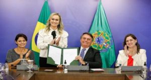 Michelle Bolsonaro tem 1º encontro com a bancada feminina