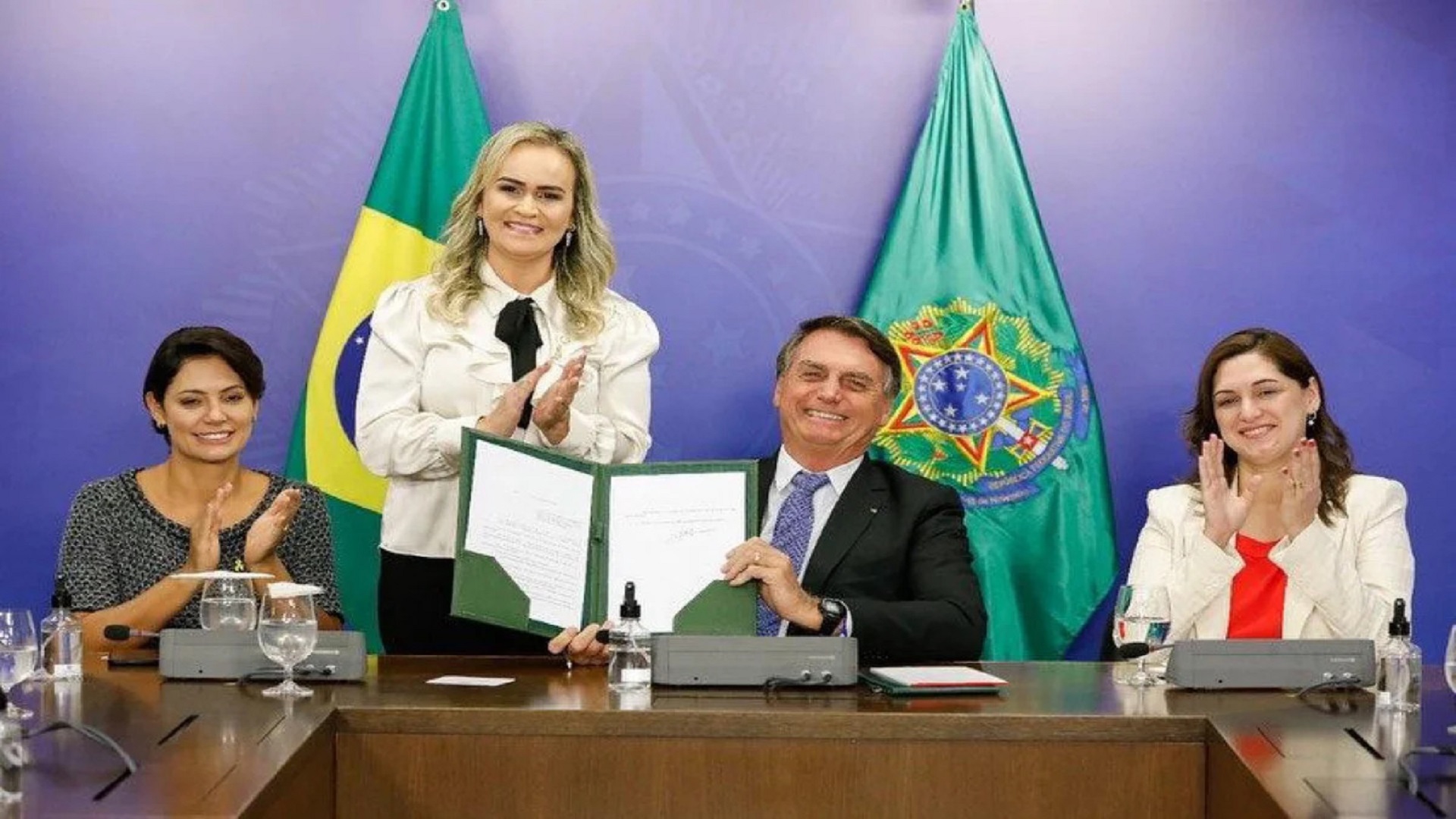 Michelle Bolsonaro tem 1º encontro com a bancada feminina