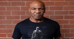 Mike Tyson agride passageiro em avião