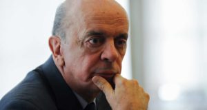 José serra assina abertura da CPI do MEC