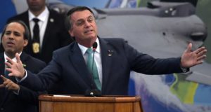 Bolsonaro muda discurso sobre vacina