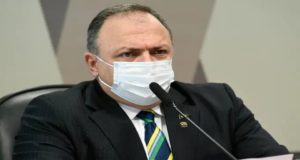 Justiça acolhe pedido de André Mendonça a favor de Pazuello