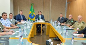 Jair Bolsonaro e forças armadas