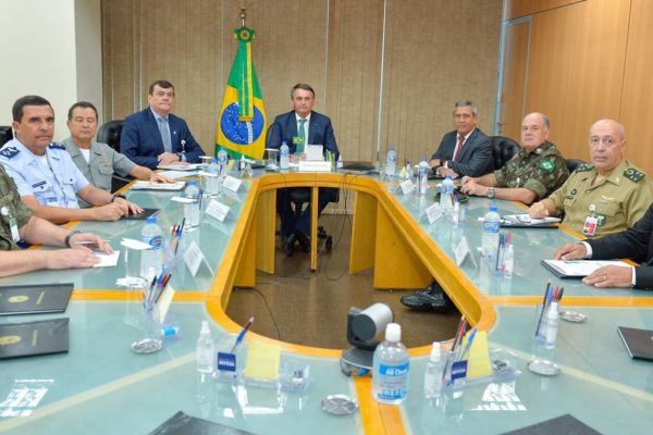 Jair Bolsonaro e forças armadas