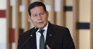 Mourão acusa o STF de atacar a democracia