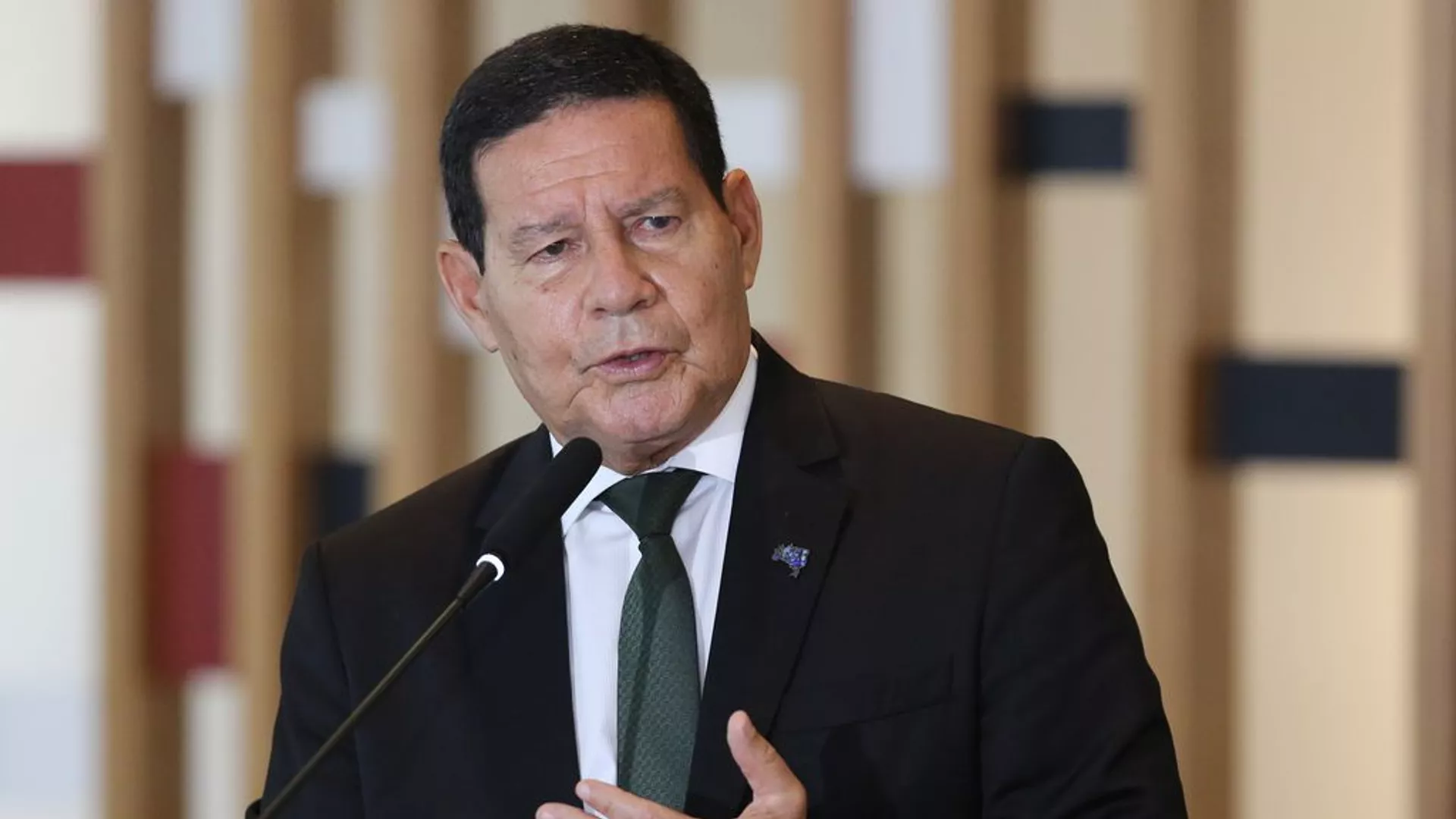 Mourão acusa o STF de atacar a democracia