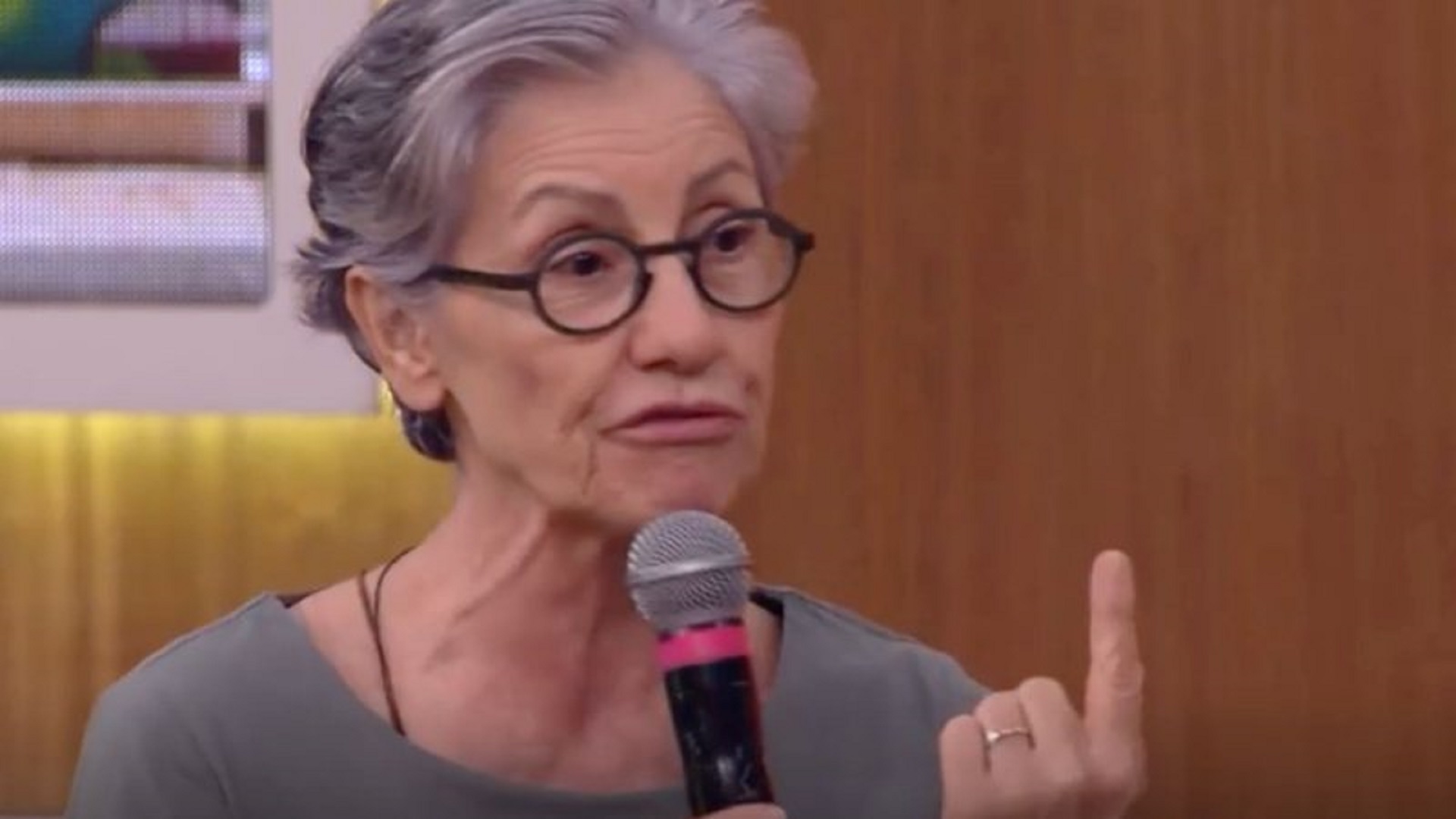 Cássia Kiss faz discurso contra aborto