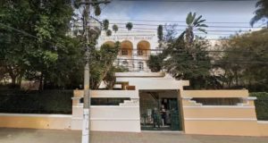 Mãe acusa escola de expulsar filho por ser gay e pobre