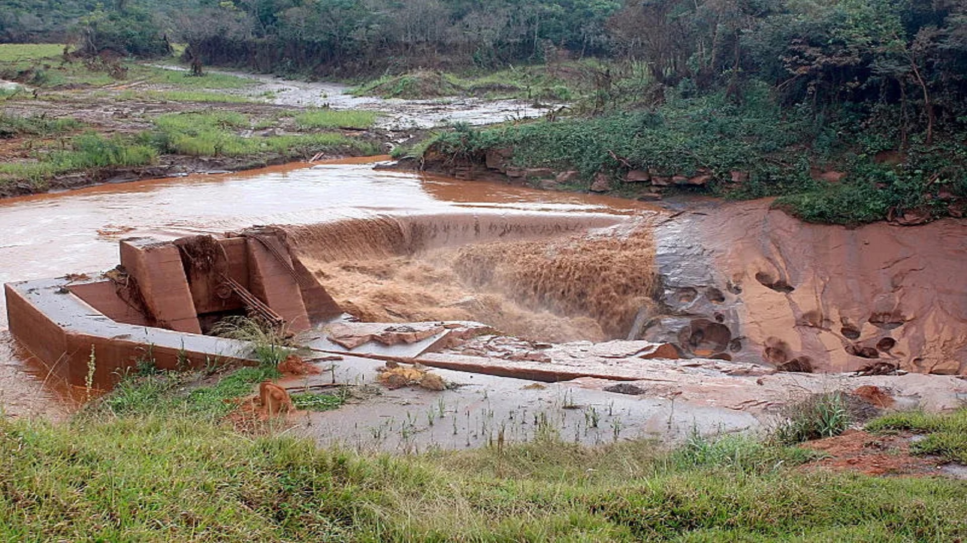 Governo de Minas autoriza Samarco a ampliar mineração