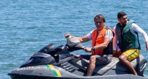 Fiasco, sem a presença de Bolsonaro "lanchaciata" de bolsonaristas conta com pouca adesão