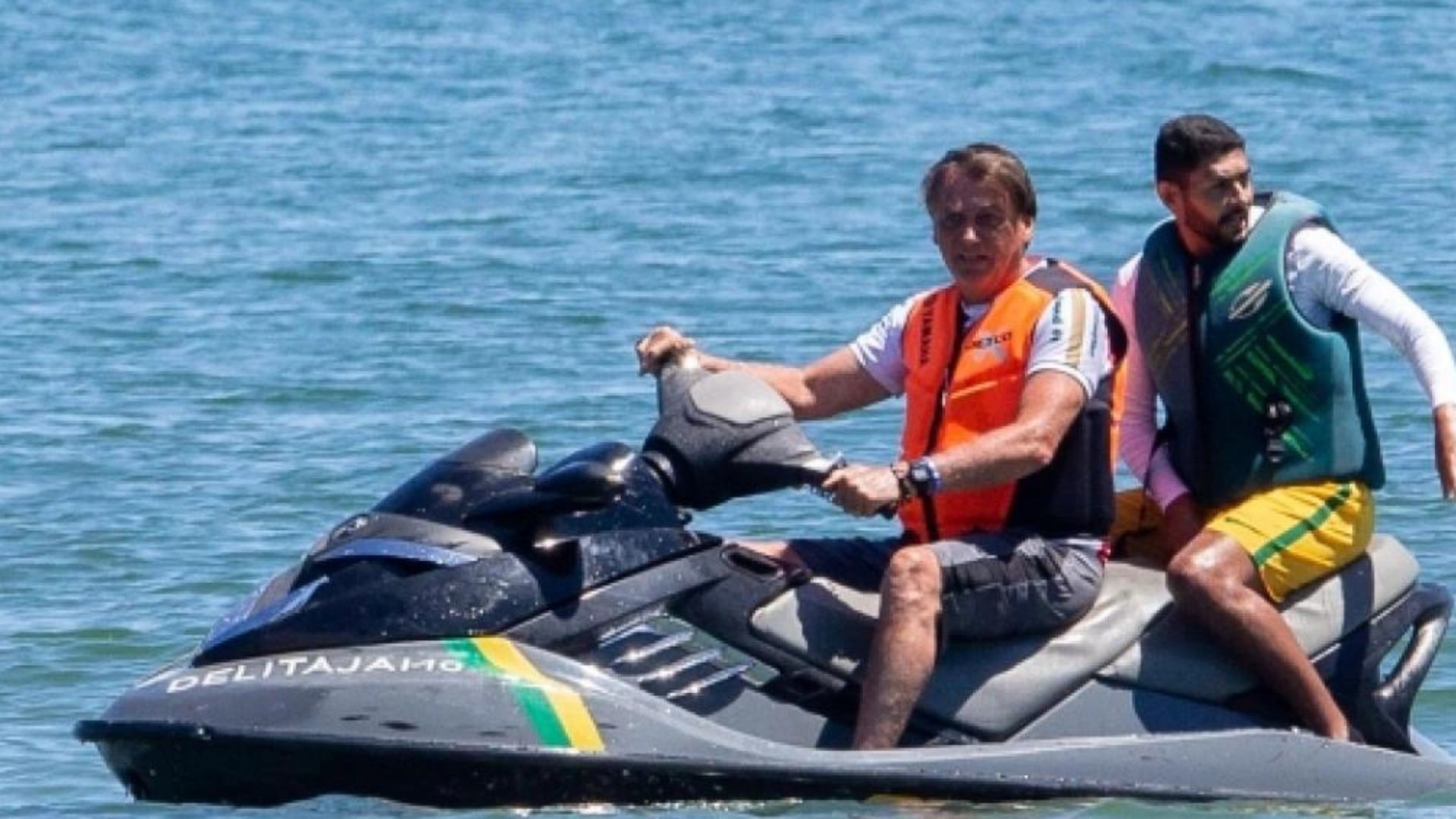 Fiasco, sem a presença de Bolsonaro "lanchaciata" de bolsonaristas conta com pouca adesão