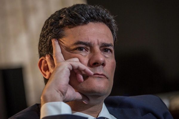 Moro sentado