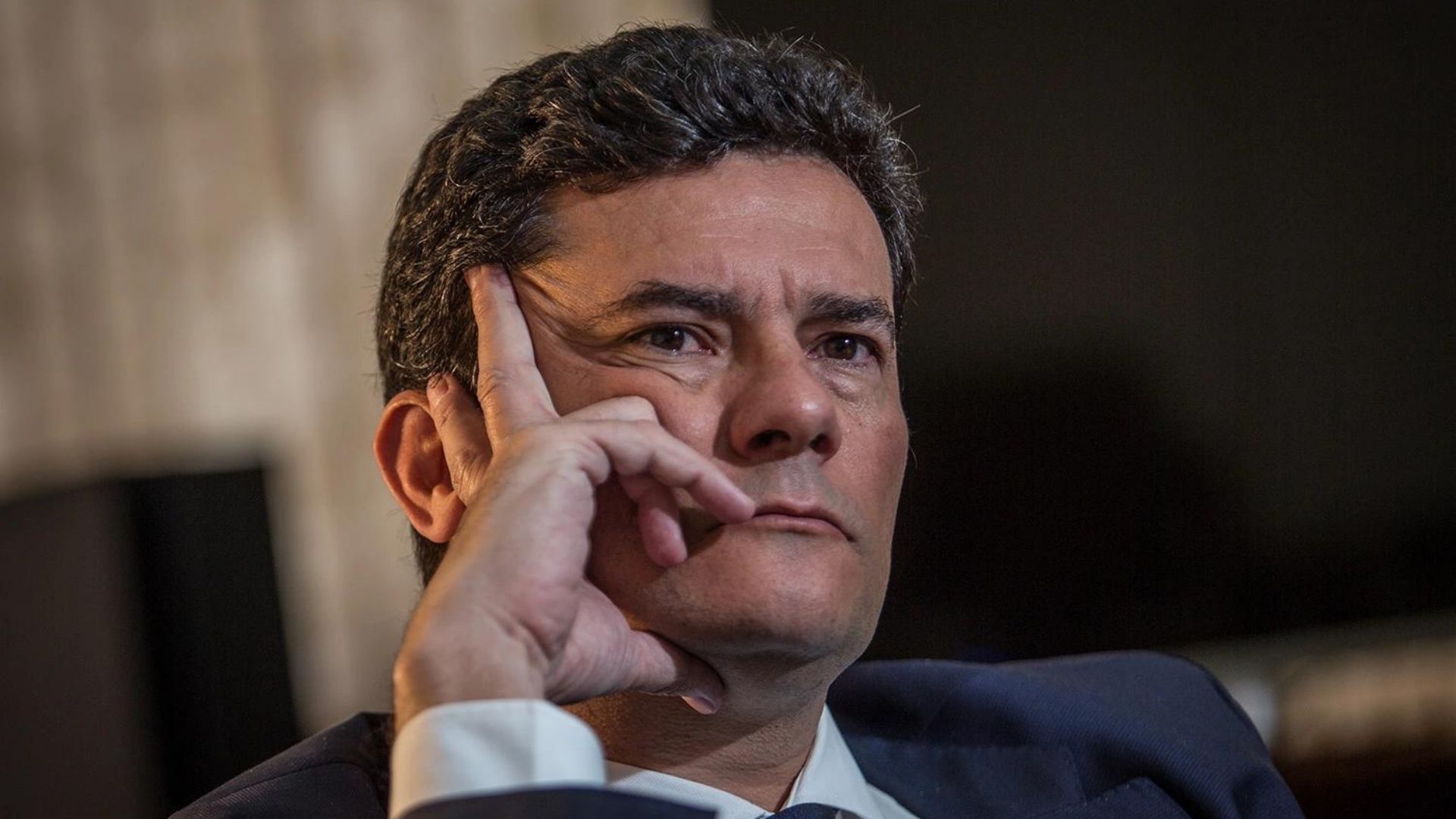 Moro sentado