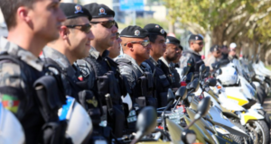 foto de policiais do exercito.