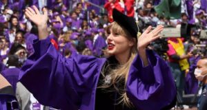 Taylor Swift recebe título de doutora em belas artes pela Universidade de Nova York