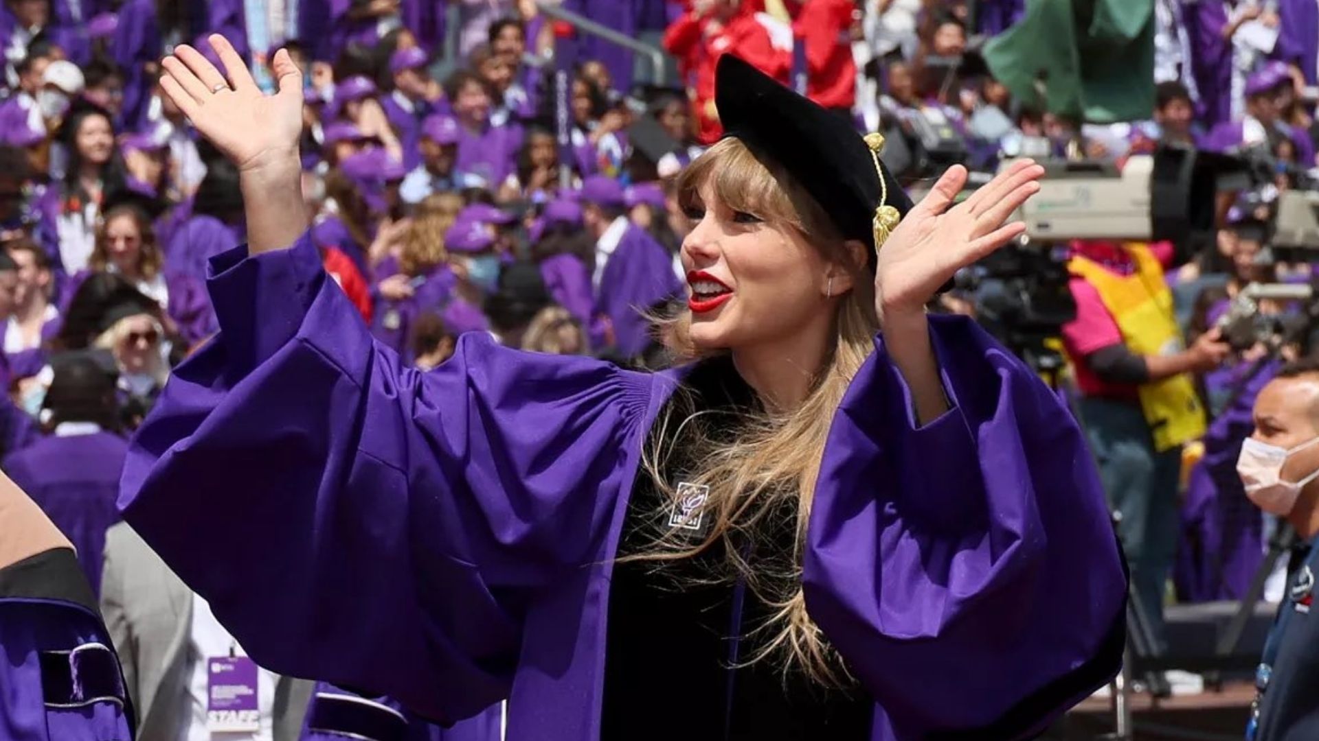Taylor Swift recebe título de doutora em belas artes pela Universidade de Nova York