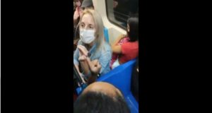 mulher sofre racismo em metro por conta do cabelo