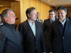 Bolsonaro chama Elon Musk de "mito da liberdade" e comemora compra do Twiiter pelo empresário