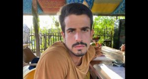 Enzo Celulari se defende após ser criticado por tirar foto com morador de rua