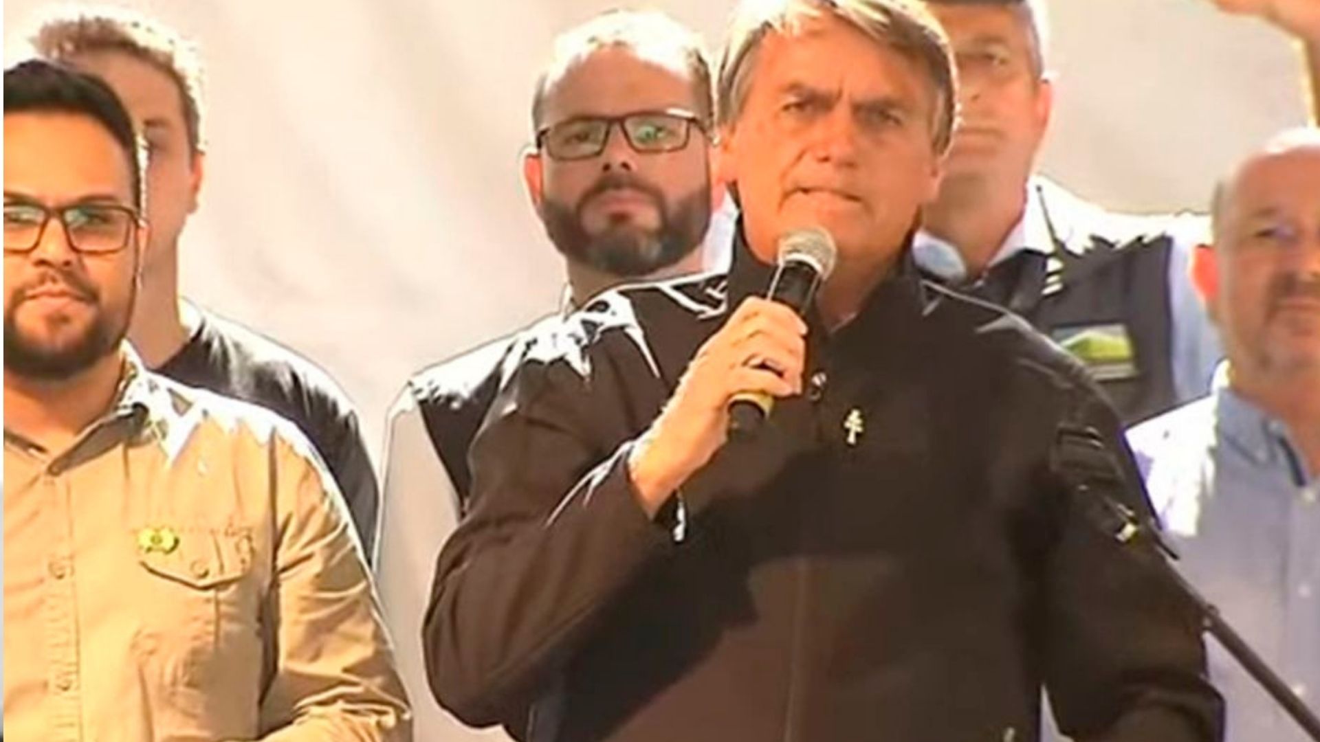 Bolsonaro culpa petrobrás por alta nos combustíveis