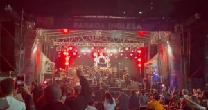 foto dopúblico reúnido no palco da Parada Inglesa em São Paulo.