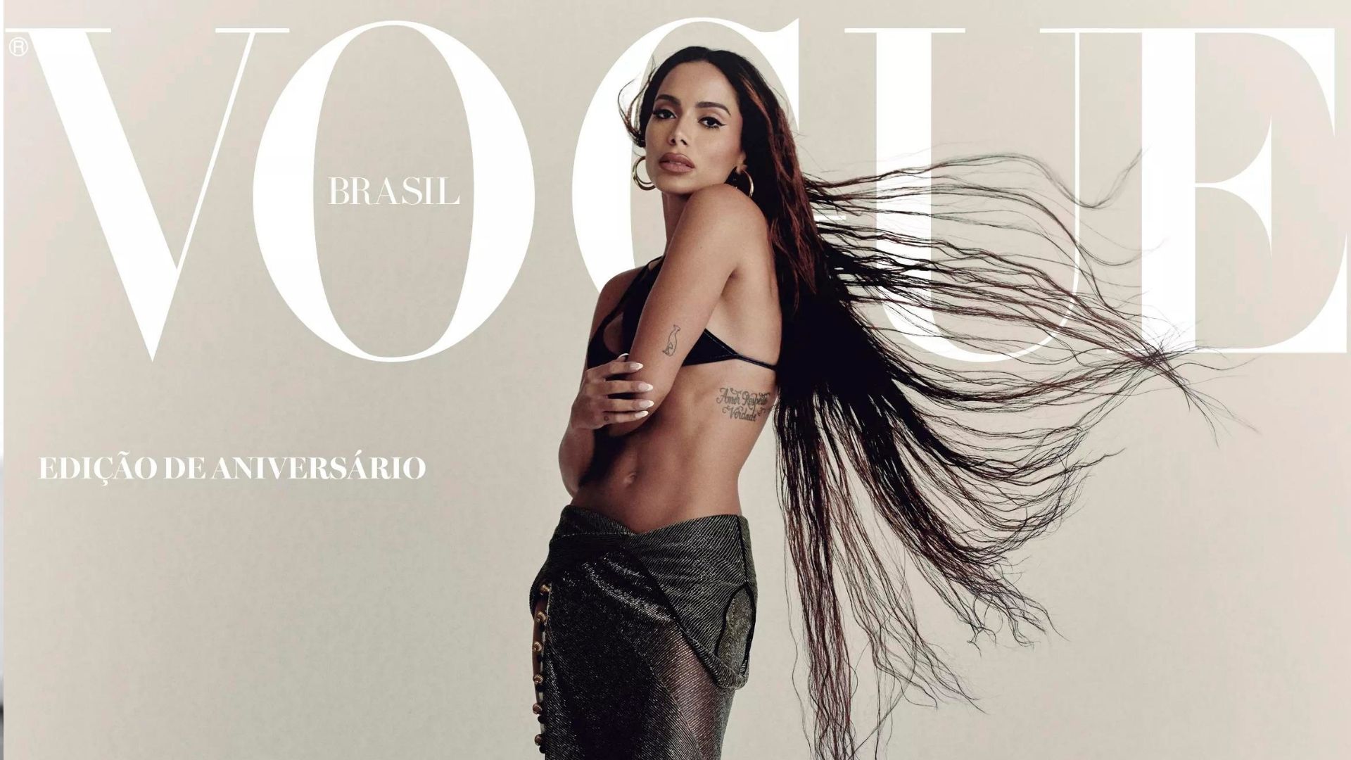 Anitta afirma que é centro-esquerda em entrevista para a Vogue