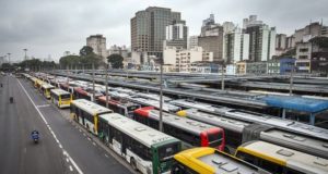 Motoristas de onibus devem realizar paralização na tarde de hoje