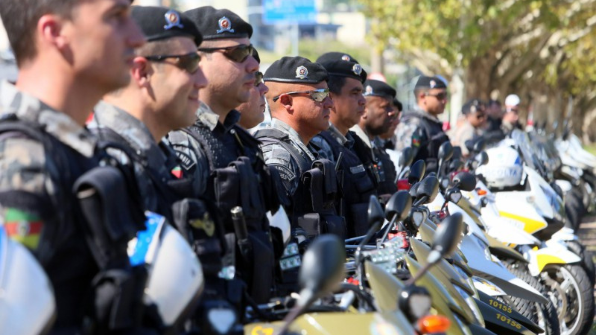 foto de policiais do exercito.