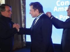 Bolsonaro concede medalha a Elon Musk