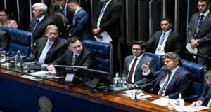 Congresso promulga emenda