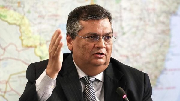 Flávio Dino critica ação da PRF