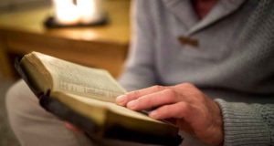 Câmara aprova urgência de projeto que proíbe alterações na Bíblia